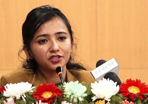 भिजिट भिसा प्रकरणमा मुछिएका गृहमन्त्रीलाई बर्खास्त गर्न सांसद तोसिमा कार्कीको माग